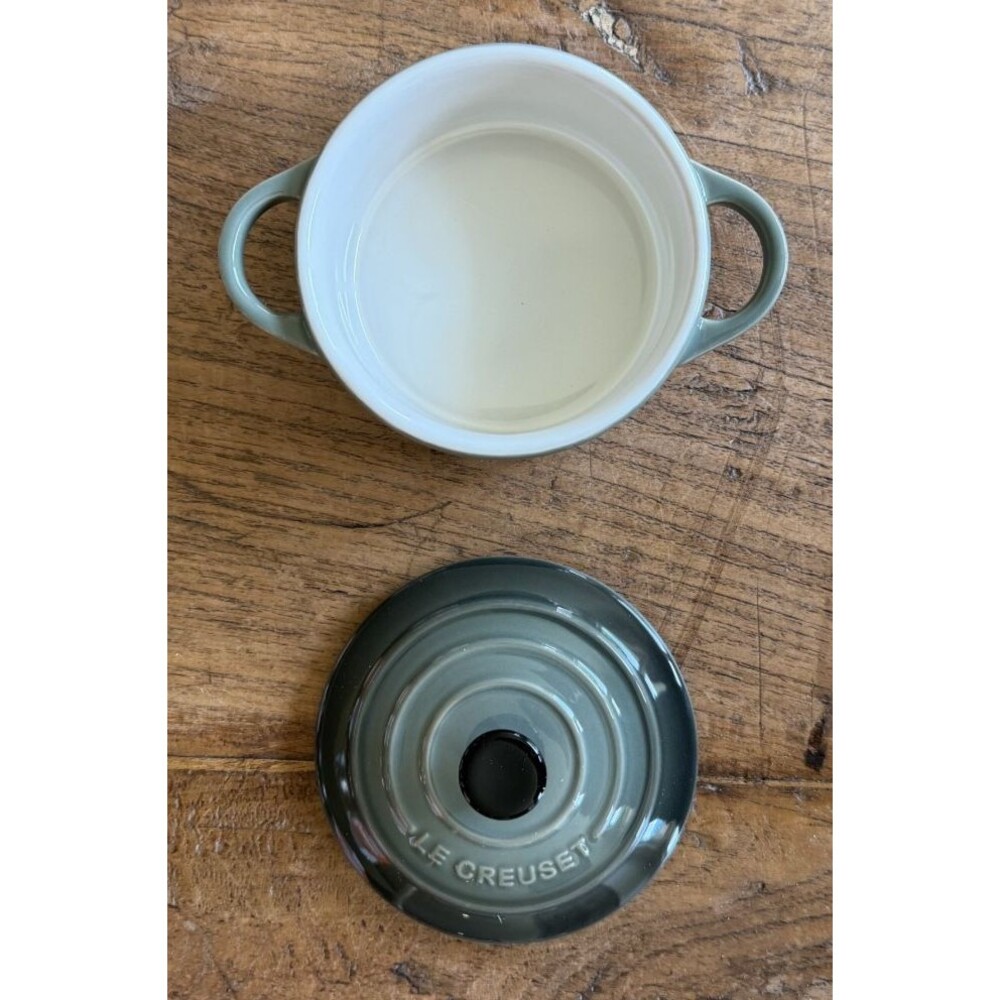 Special Listing Le Creuset 2 Round Mini Cocotte 250 ml & 1 Spoon Rest Thyme NEW - Picture 4 of 8